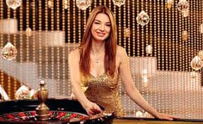 Studio live dealer ug11play dengan meja blackjack dan roulette berkamera multi-sudut